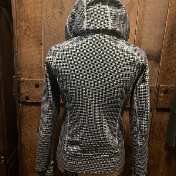 Excellent condition!! Lululemon jacket. - Picture 4 of 6